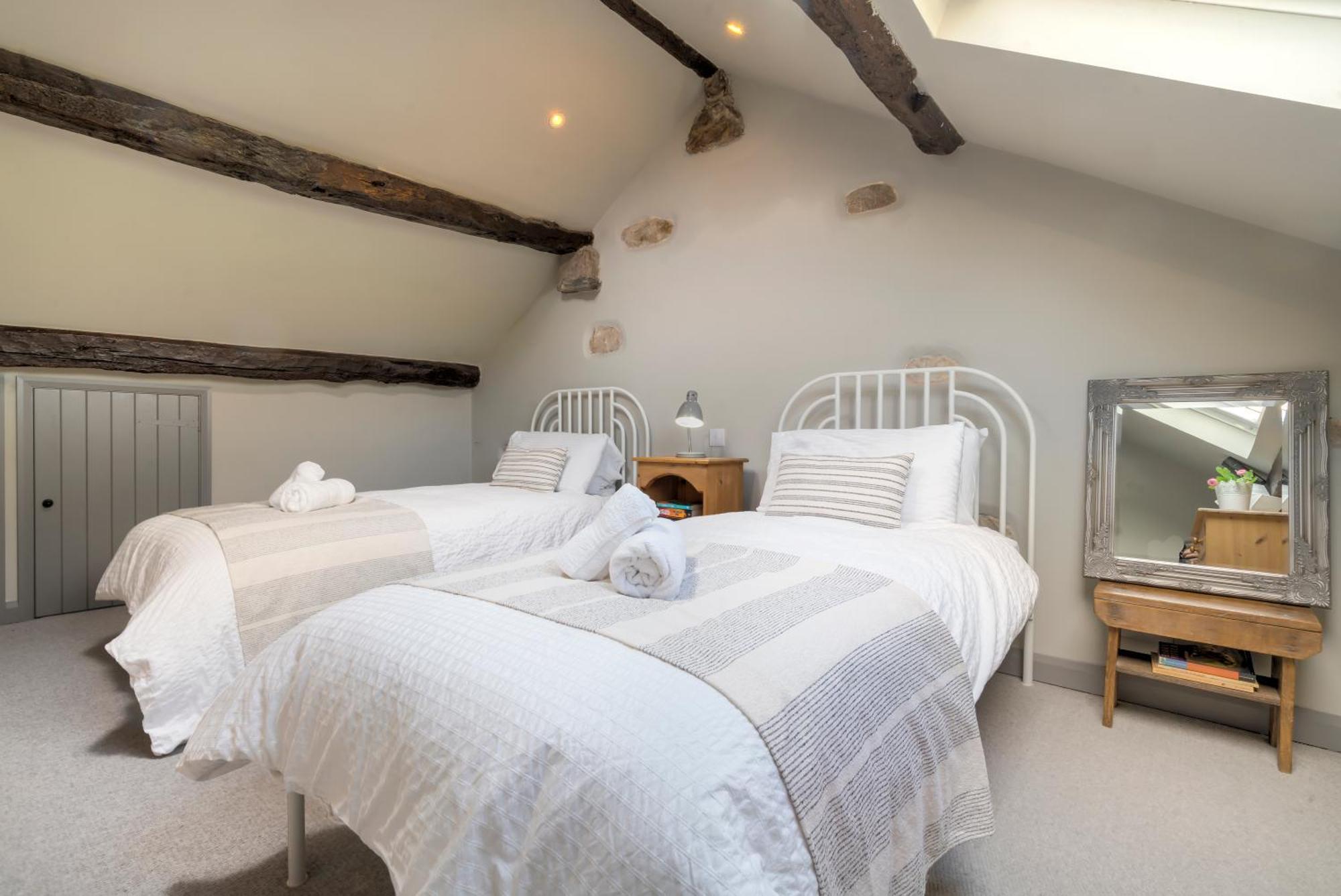 Holiday home Clare's Near Cartmel - Dog Friendly, Homely, Aga, Log Burners, & Netflix *