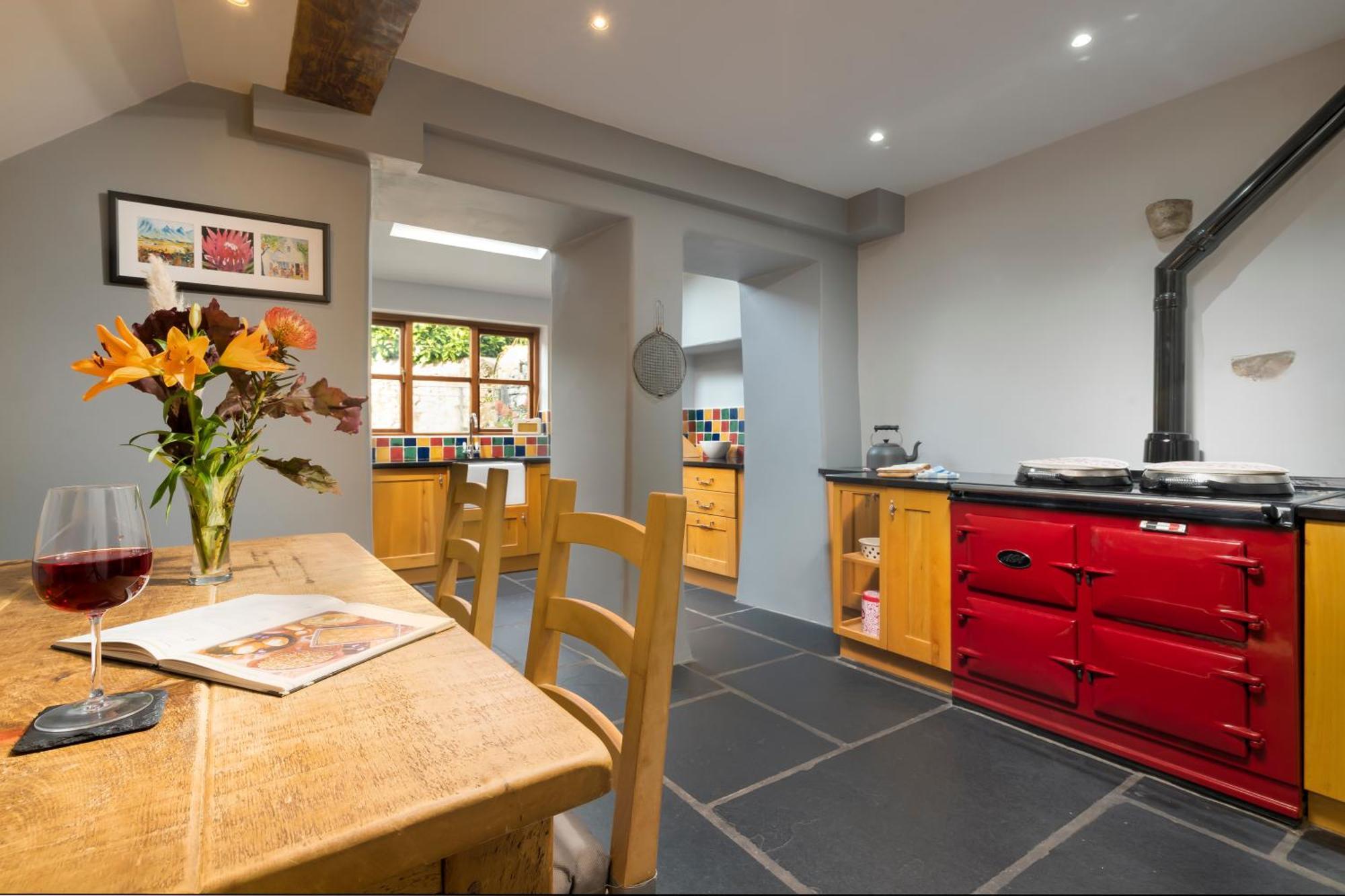 Clare's Near Cartmel - Dog Friendly, Homely, Aga, Log Burners, & Netflix Holiday home
